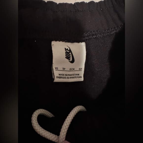 black nike sweatpants (mens xs) - Picture 3 of 4